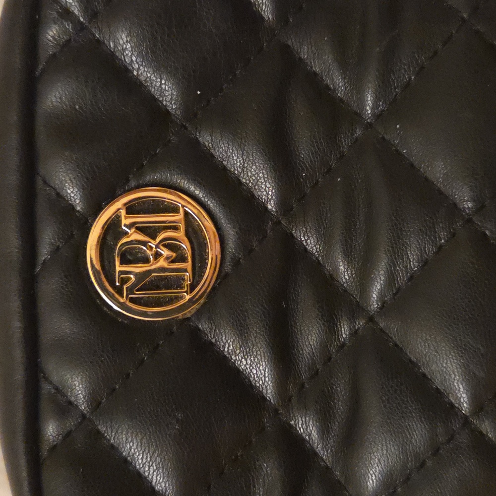 Badgley Mischka Elegant Black Quilted Shoulder Bag With Long Gold Chain Strap - Picture 3 of 8